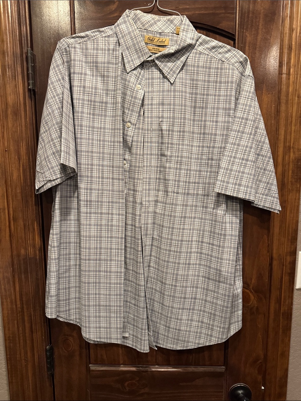Men's Short-Sleeve Plaid Button-Up Shirt